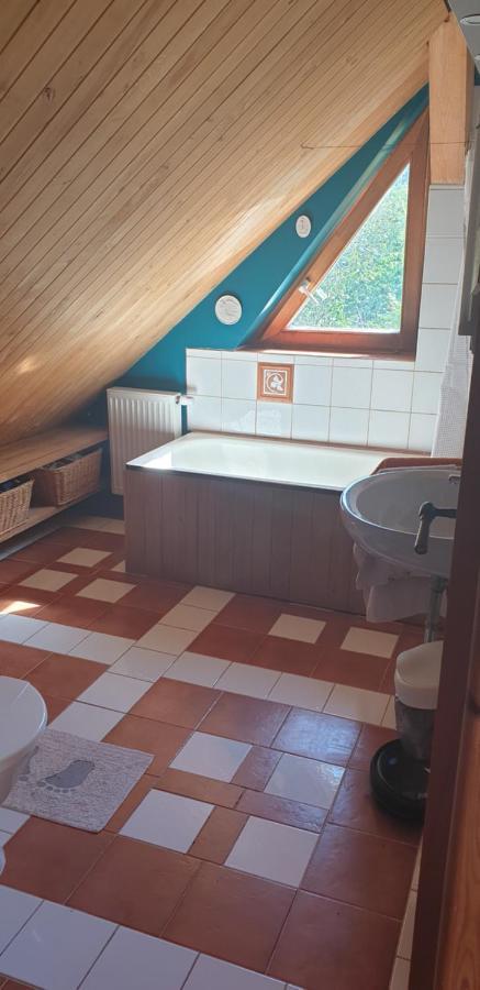 Majiga Istaba Ar Balkonu Un Vannasistaba, Bezmaksas Velo Noma Iecava Esterno foto